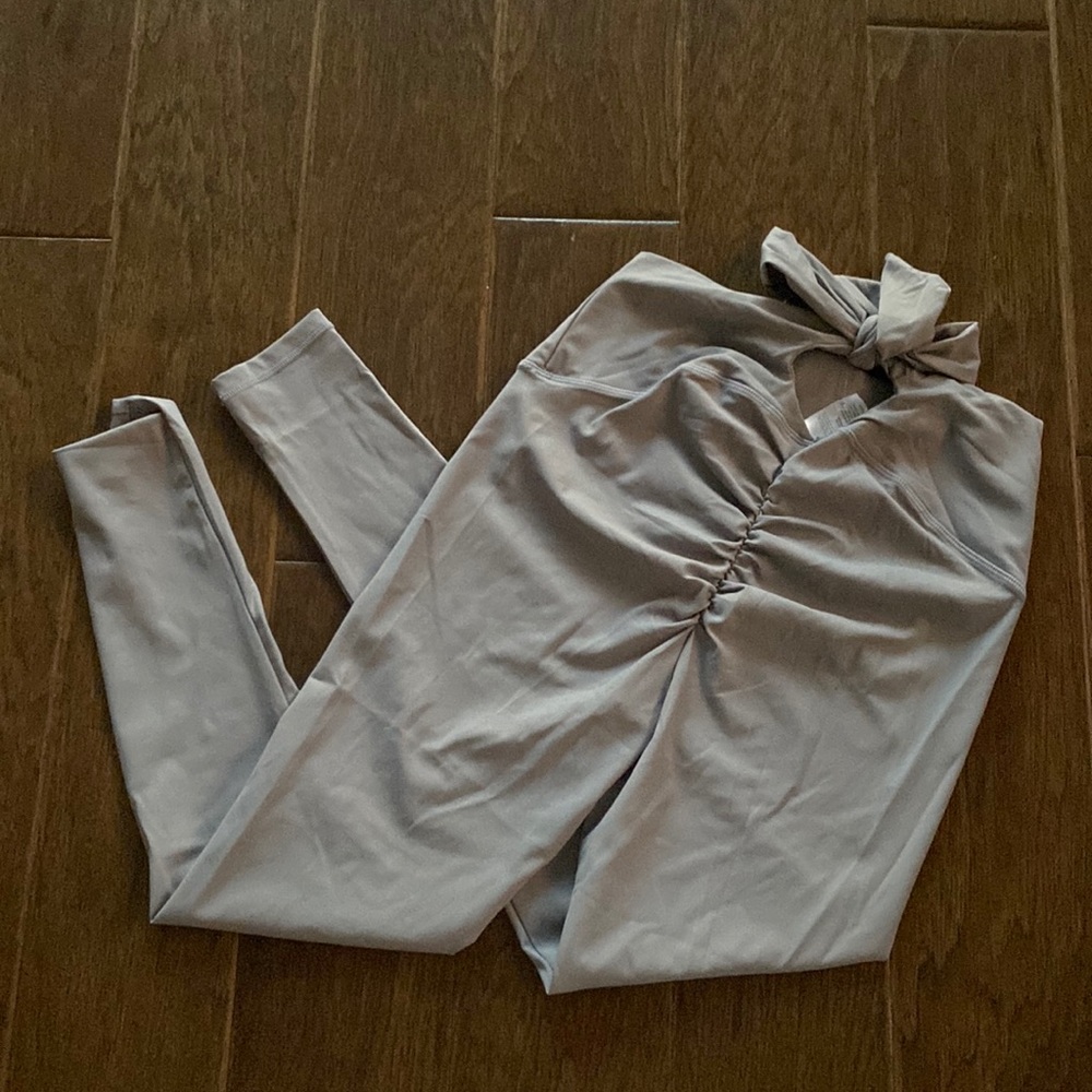 New never worn leggings in gray